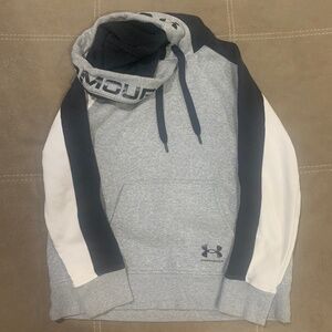 Women’s medium under armour hoodie